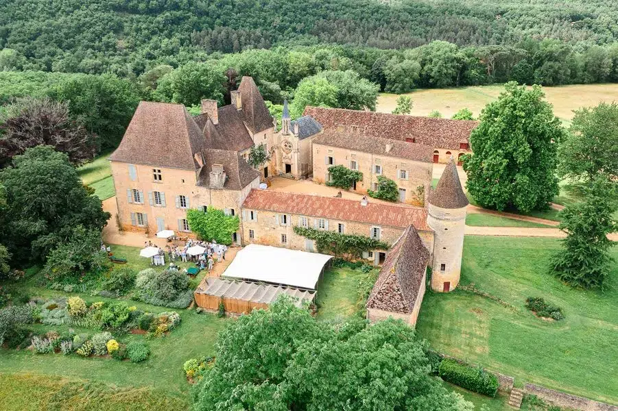 vue drone du chateau de La Bourlie pour votre mariage
