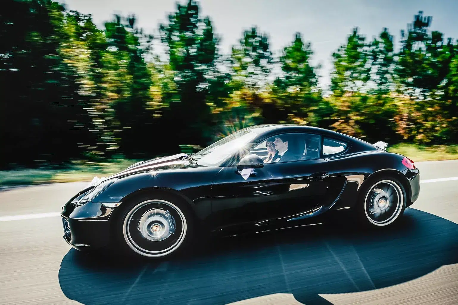 Le coupé sport Porsche des mariés
