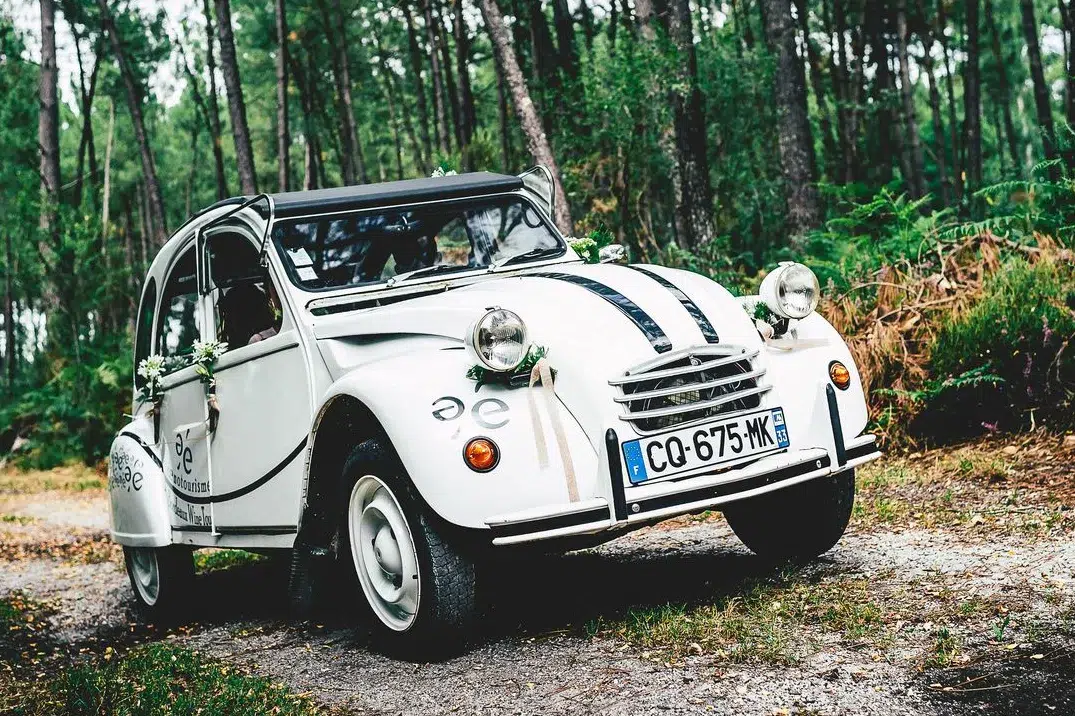 la deux chevaux des mariés
